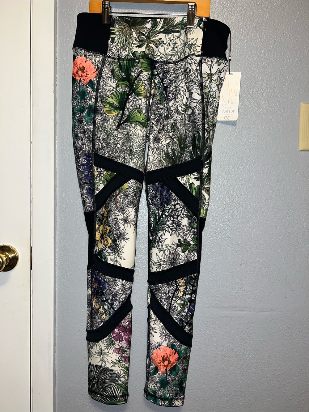CALIA by Carrie Underwood Floral Pattern Leggings with Black Trim